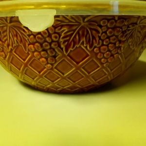 Temptations dee-vine 3qt bowl with lid/brown